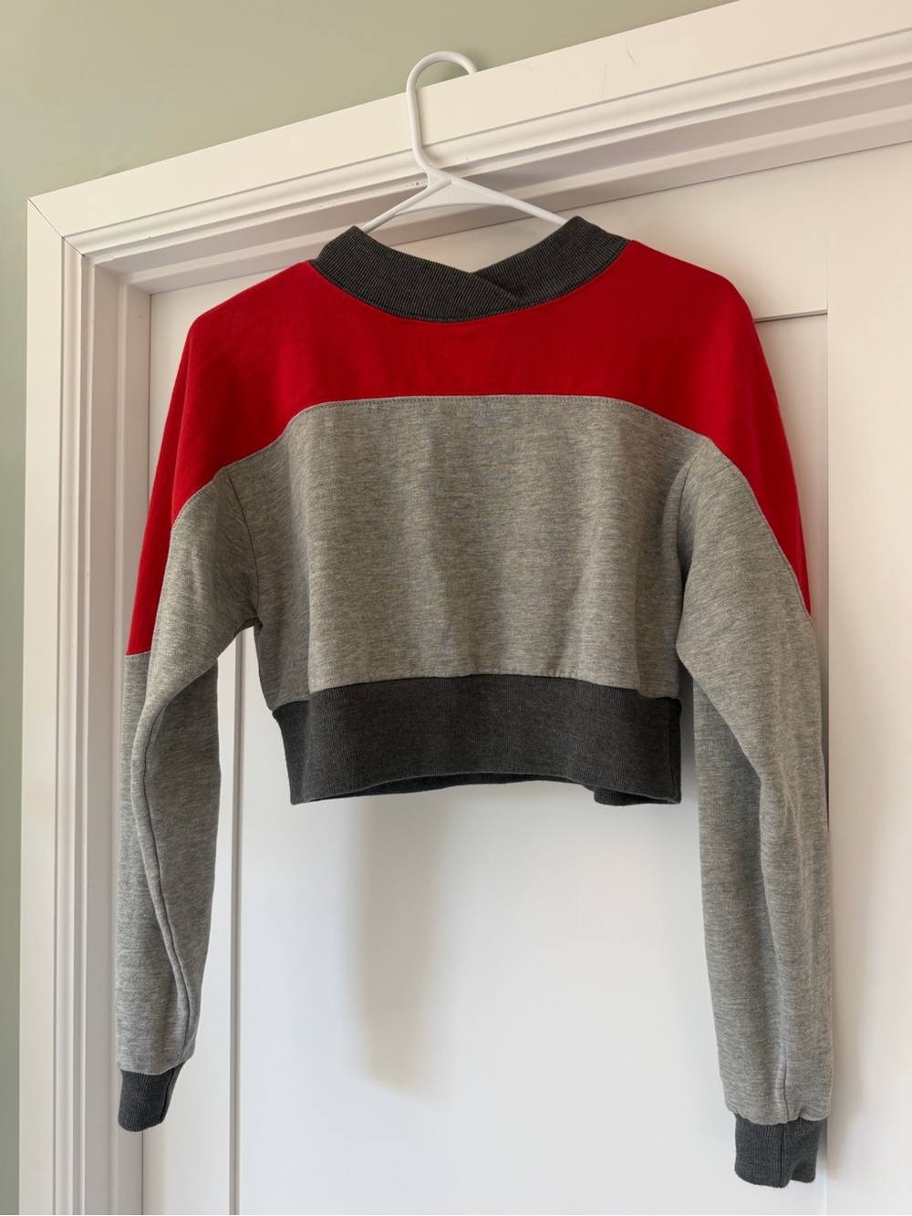 Urban Outfitters Cropped Colorblock Sweatshirt in Red and Gray Size Medium